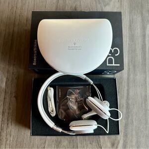Bowers & Wilkins P3 Headphones - White and Gray